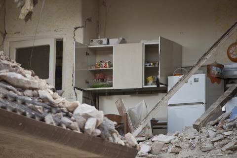 Wnętrze domu zniszczonego przez trzęsienie ziemi
