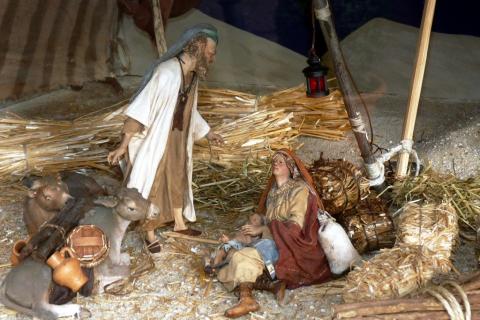 Figurki Dzieciątka, Józefa i Marii na sianie